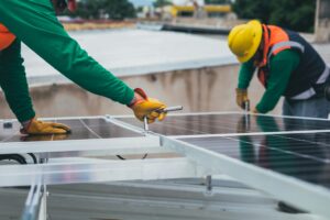 Gör En Miljövänlig Investering: Vad Du Behöver Veta Innan Du Köper Solceller